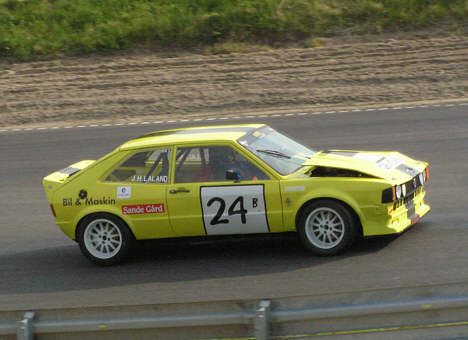 Kølerhjelm med eget liv: Jan Helge Laland og hans VW Scirocco kørte stabilt. (Foto: Motorsporten.dk)